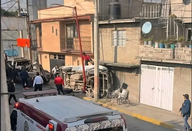 Tragedia Vial en La Paz: Volcadura de Combi Deja Dos Muertos y Ocho Heridos