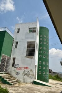 Vecinos denuncian presunto saqueo y abandono de inmueble público en Ixtapaluca