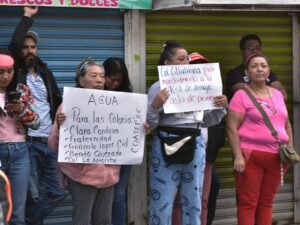 Vecinos de Ixtapaluca exigen pavimentación y agua potable; autoridades acuerdan nuevas reuniones